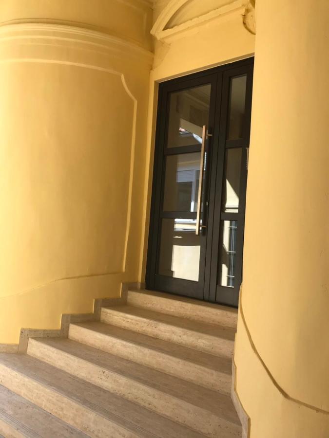 Modern Living Apt - Emberly - Private Parking Novi Sad Exterior photo